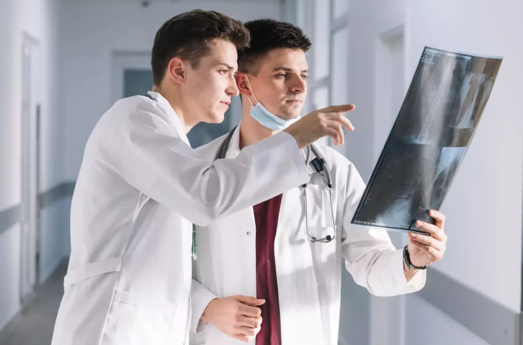 profesiones-mejor-pagadas-médicos